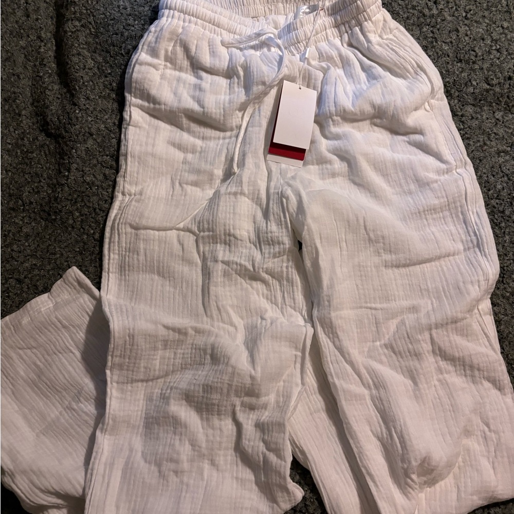 Q2 White Women's Trousers